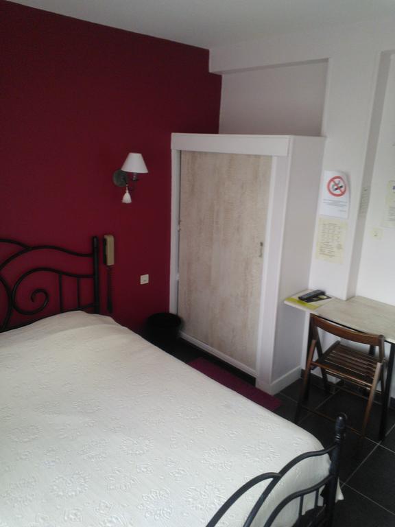 Logis Le Franco Belge Hotel Montherme Room photo
