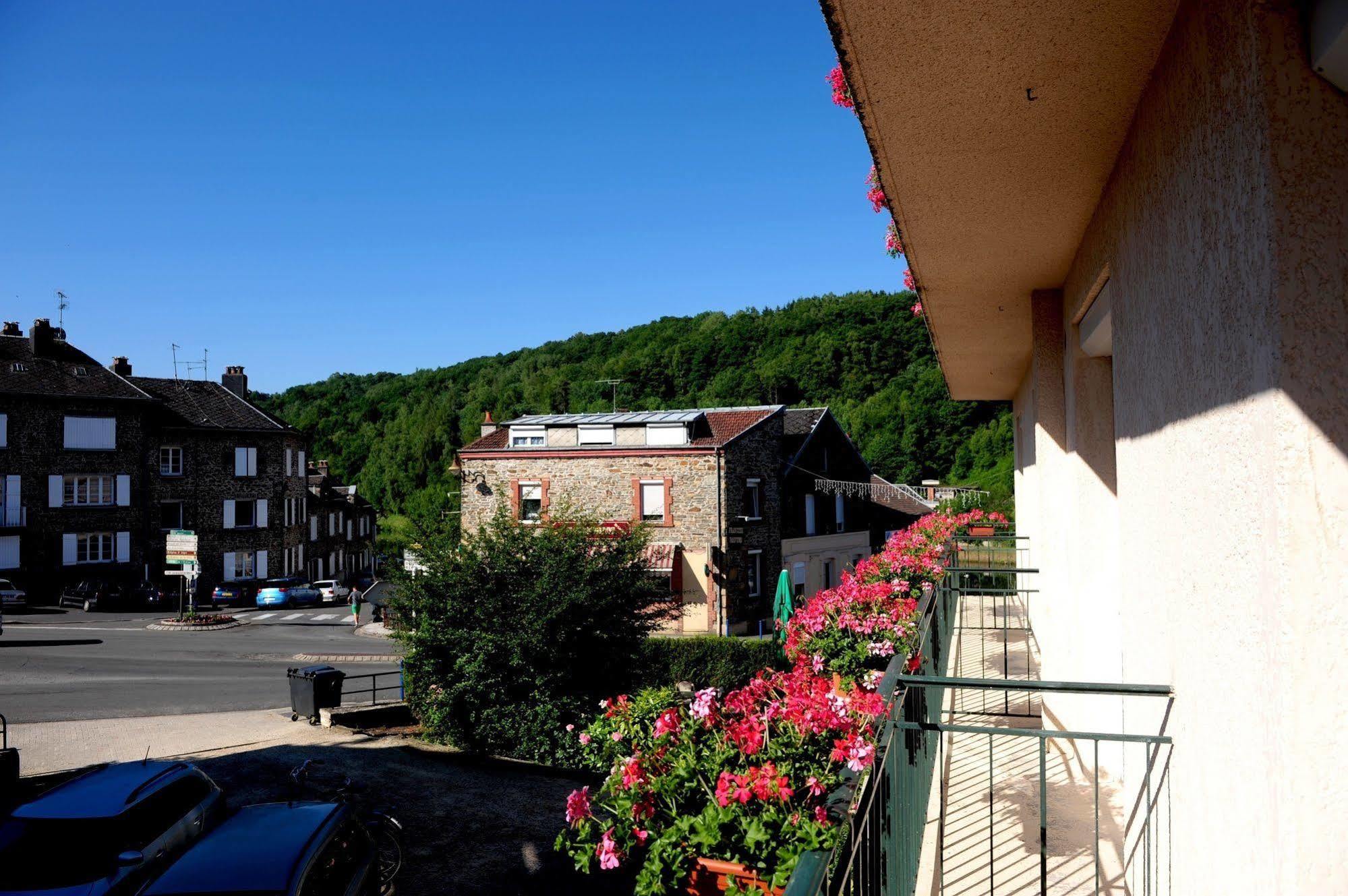 Logis Le Franco Belge Hotel Montherme Exterior photo