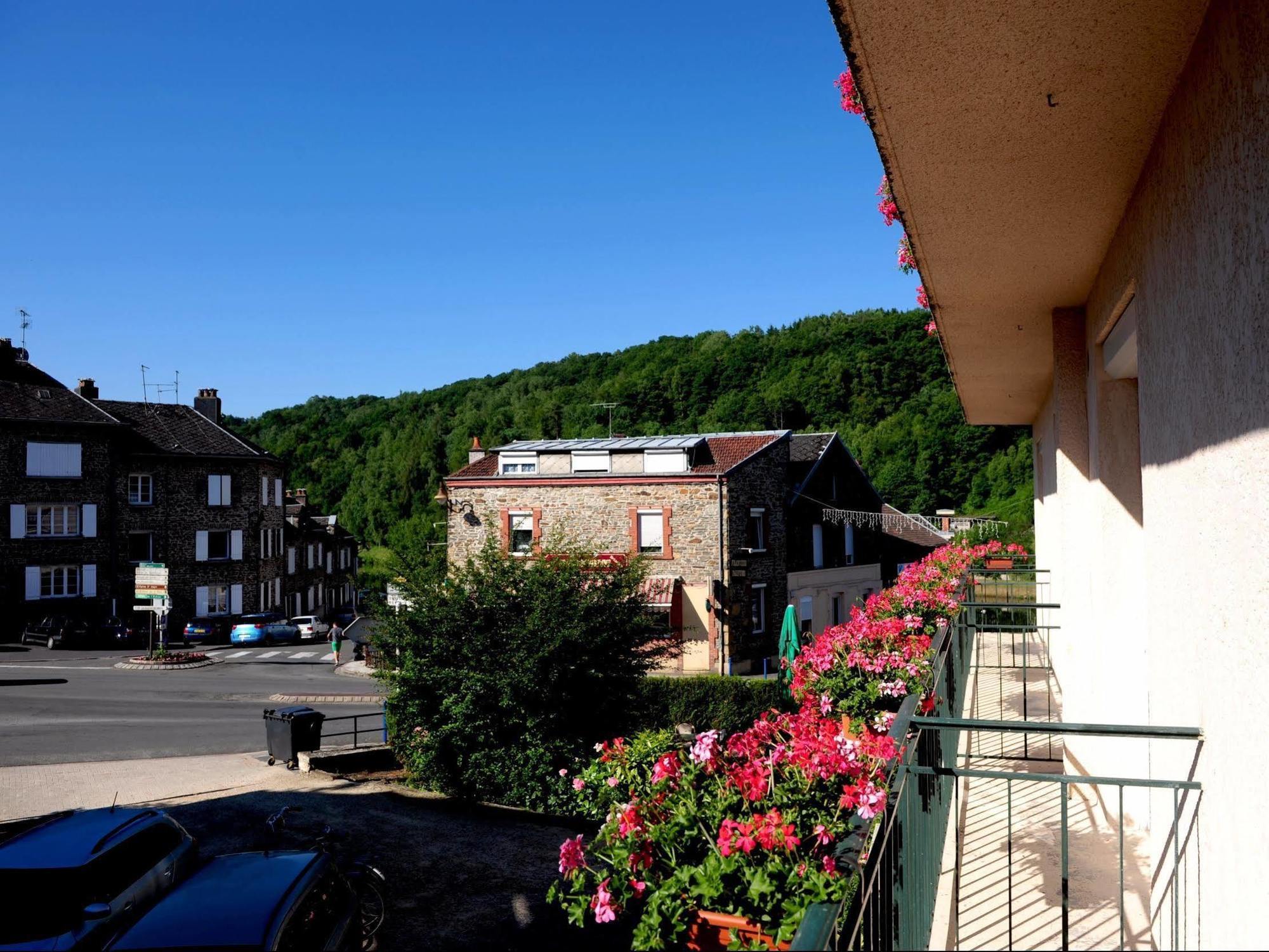 Logis Le Franco Belge Hotel Montherme Exterior photo
