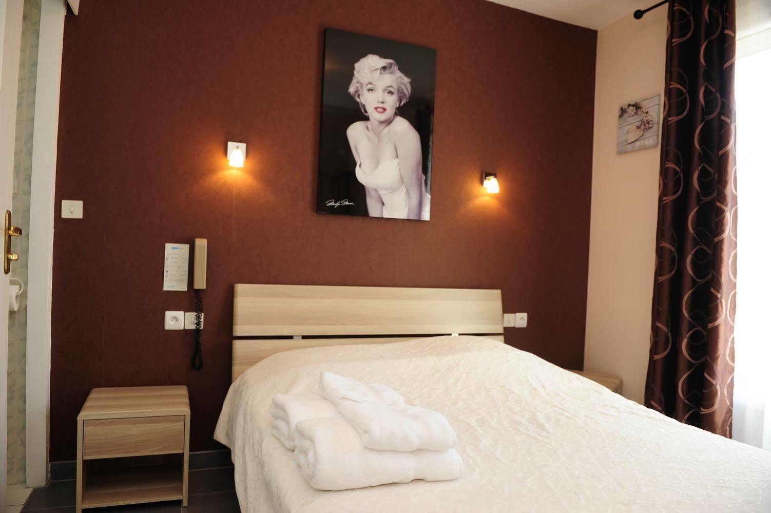 Logis Le Franco Belge Hotel Montherme Exterior photo